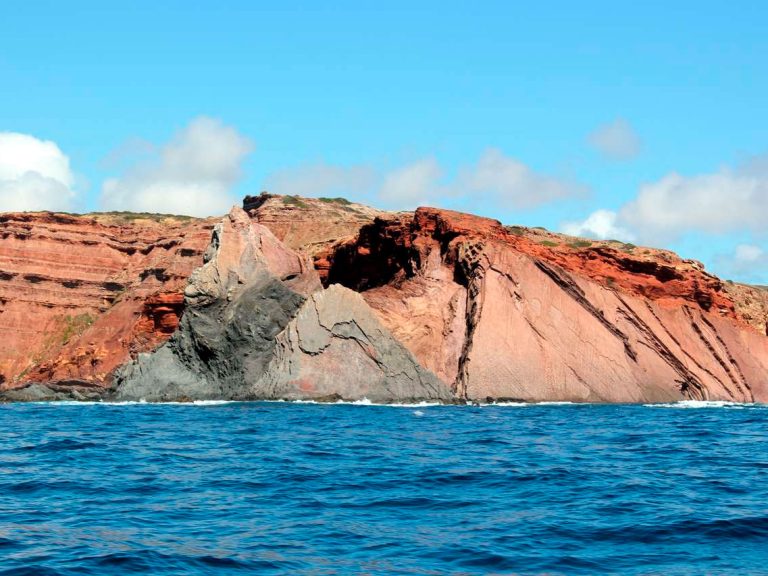 Cave tour on the south coast - From Sagres - A relaxed enjoyable tour not to be missed. Where you can admire the several...