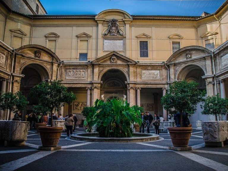 Skip-the-Line Ticket: Vatican Museum and Sistine Chapel - EASY MEETING POINT NEAR THE VATICAN MUSEUMS' ENTRANCE...