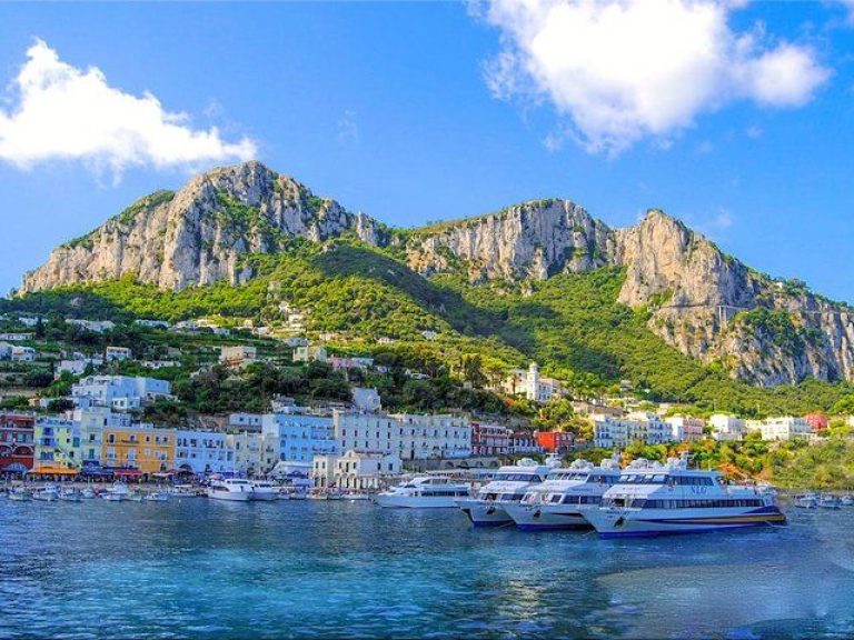 Li Galli Islands and Capri boat tour - Meet your skipper at 10:15am at the port of Amalfi and board on a typical “gozzo”...