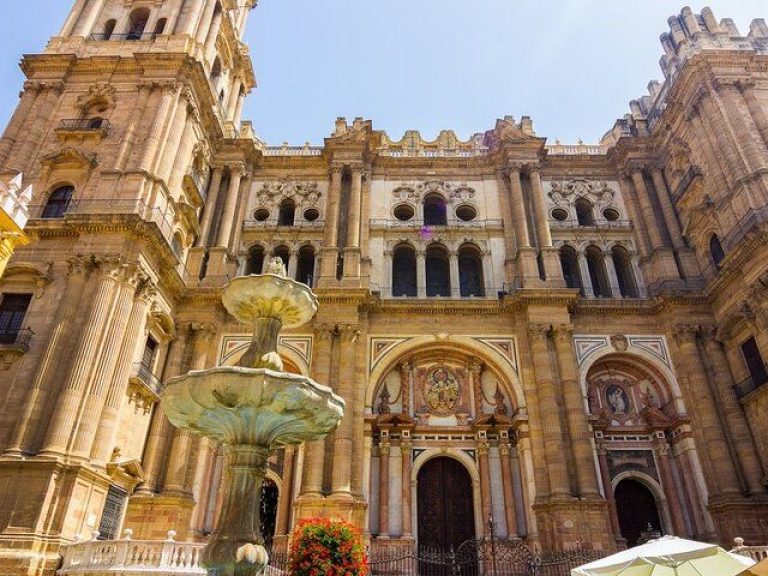 "Malaga Highlights Private Walking Tour" walking tour will give you an overview of one of the top cultural cities in Spain.