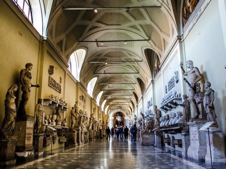 Skip-the-Line Ticket: Vatican Museum and Sistine Chapel - EASY MEETING POINT NEAR THE VATICAN MUSEUMS' ENTRANCE...