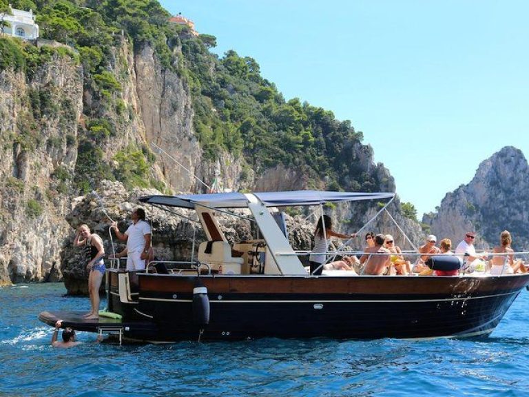 Sorrento coast and Capri boat tour - Meet your driver at 8:45am and transfer by minivan/minibus at the port of Piano di...