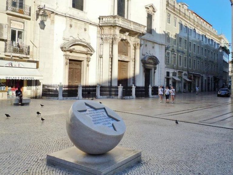Jewish Lisbon Private Tours - Can you trace your family back to Portugal?  Want to discover your ancestral roots?  Or just interested in a bit of Jewish history?  Let us put together a private tour for you that brings the ancient Jewish communities of Portugal to life.