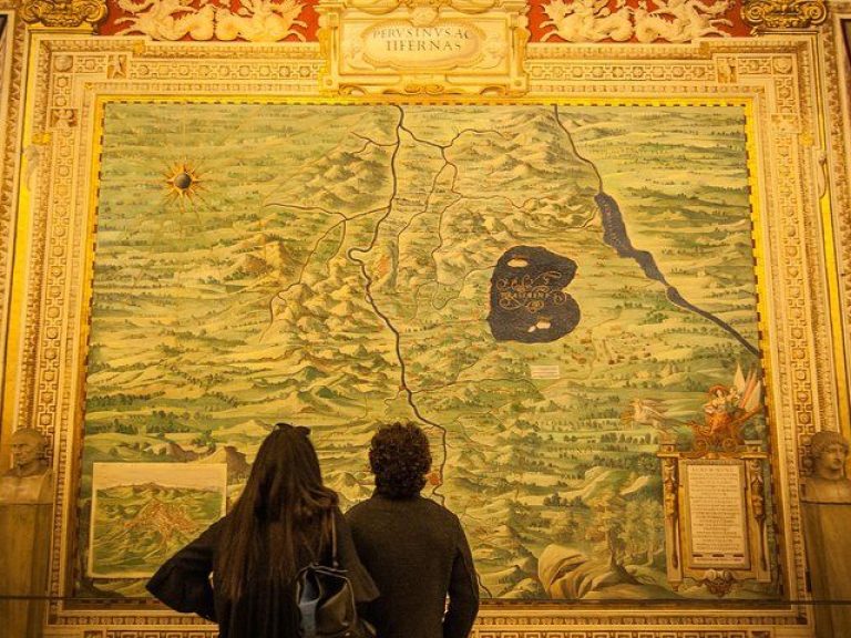 Skip-the-Line Ticket: Vatican Museum and Sistine Chapel - EASY MEETING POINT NEAR THE VATICAN MUSEUMS' ENTRANCE...