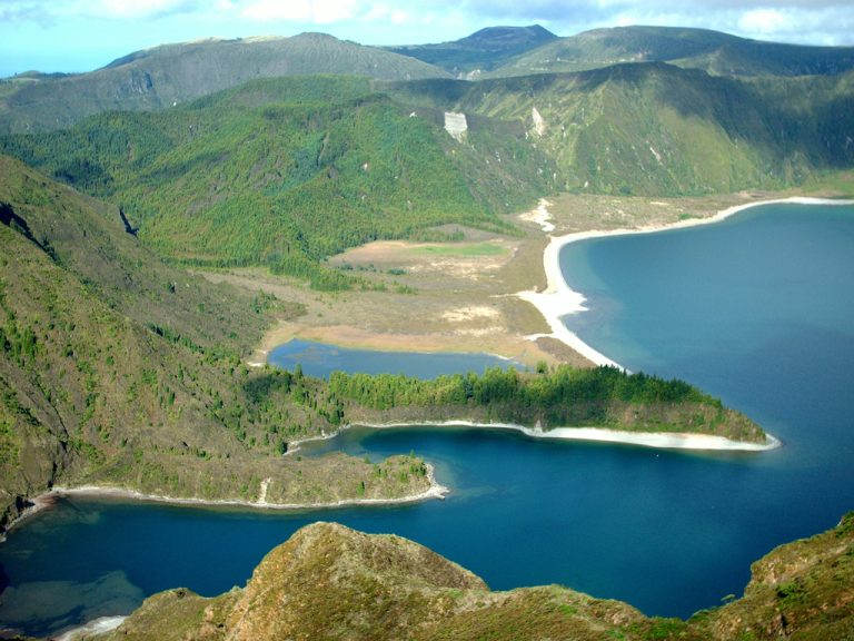 Lagoa do Fogo and Wild Lakes - Cruise around São Miguel in an off-road vehicle as you seek out the island's one of the most...