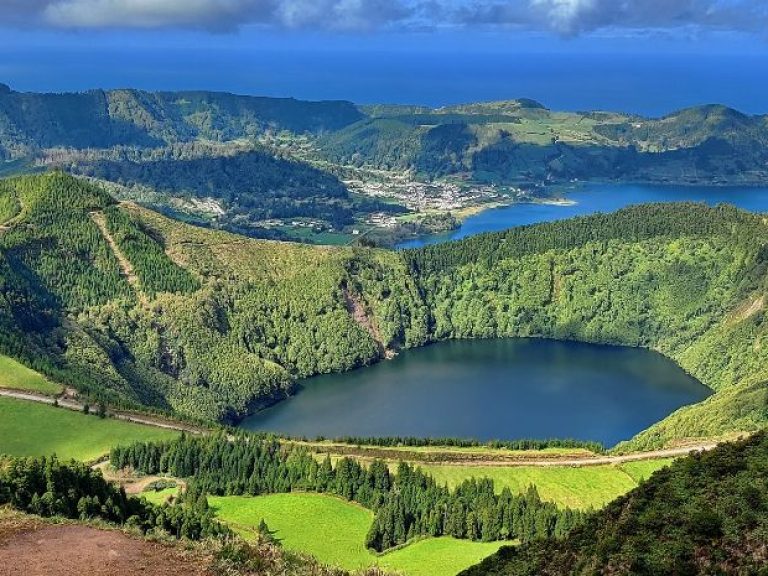E-MTB Self-Guided Tours (Sete Cidades) - These electric mountain bike tours give you the opportunity to explore every nook...