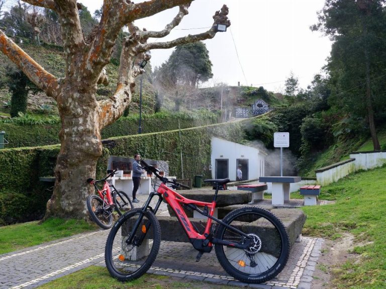 E-Bike • Ribeira Grande (HD) - At the starting point, we will spend around 15 minutes to give you a quick safety briefing...