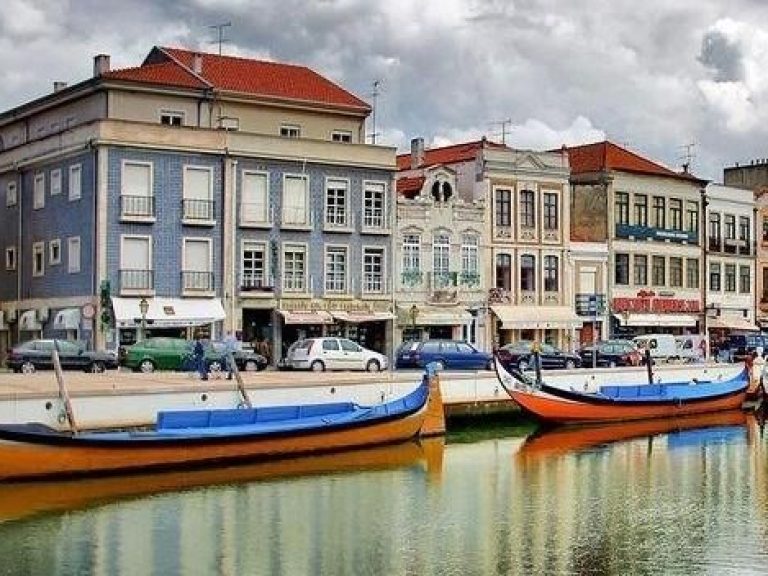 Aveiro and Coimbra Private Tour - Explore two of central Portugal’s quaintest cities, Aveiro and Coimbra, on this...