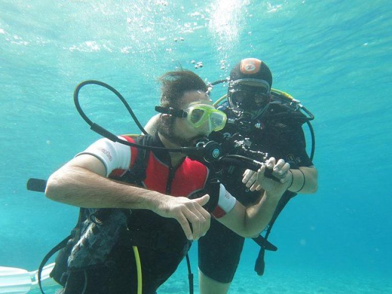 Private Discover scuba diving for beginners in Athens - Have you always wondered what it’s like to breathe underwater?