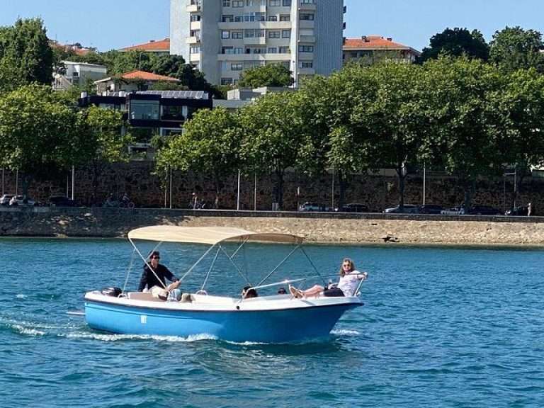 More than a floating tour, your friend’s boat in Porto - Our guide will be a friendly and knowledgeable local who is...