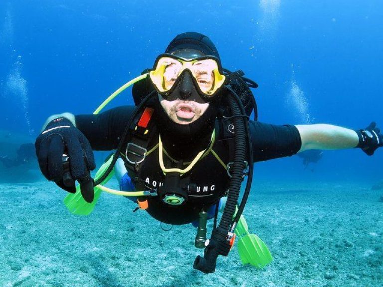 Private Discover scuba diving for beginners in Athens - Have you always wondered what it’s like to breathe underwater?