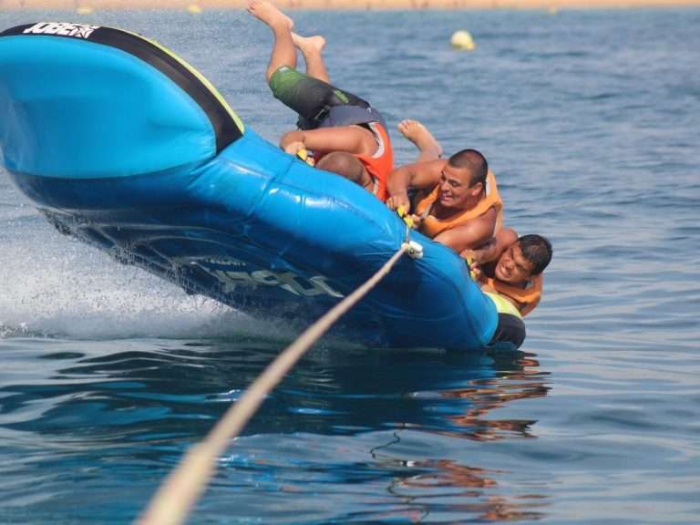 Crazy Cookie from Armação de Pêra - This Crazy Cookie is certainly the funniest water sports in Algarve. The crazy sofa...