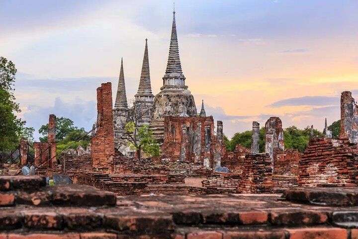 Ayutthaya tour from Bangkok w/ Lunch - Travel from Bangkok in a comfortable, air-conditioned vehicle to the ancient city...