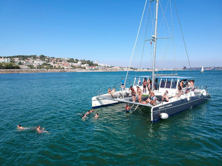 Lisbon Boat Party - Embark on the best party in the Tejo River, surprises for bachelor parties and birthday parties, where...