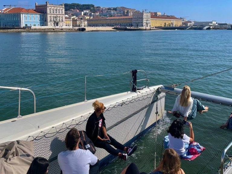 Good Morning Boat Tour - A morning stroll with a privileged view! Come take a morning stroll along the Tagus River and...