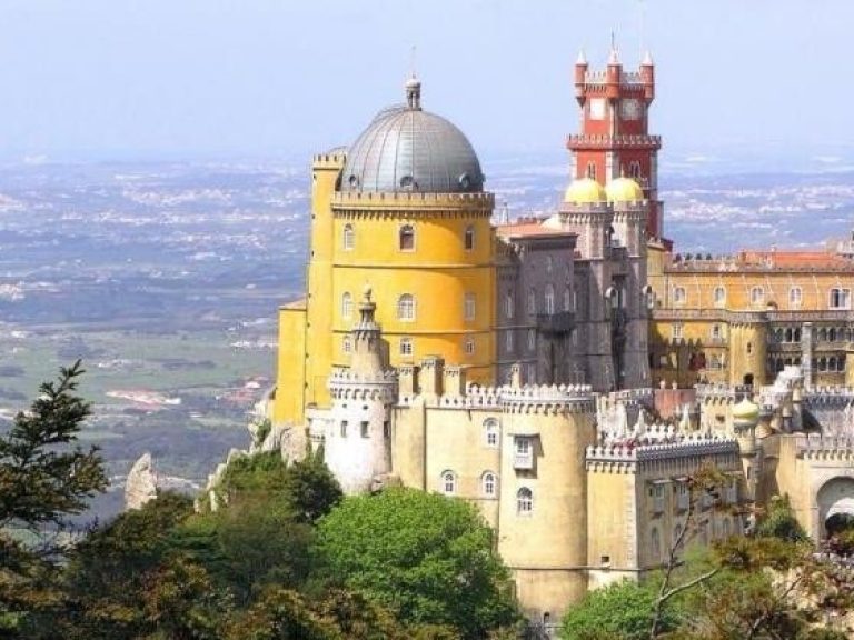 Private Tour - Sintra and Lisbon - When you book this 2-day program, you will have the opportunity to see and experience the...