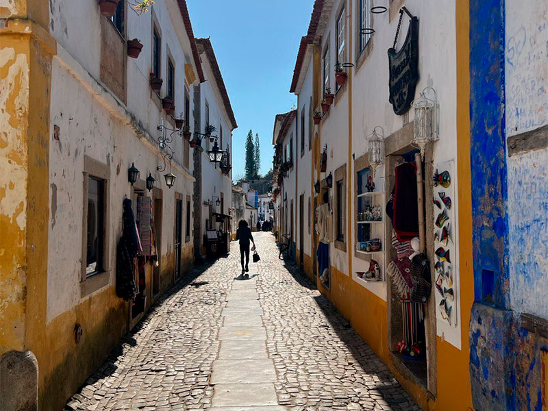 Rua Direita - The Village main street