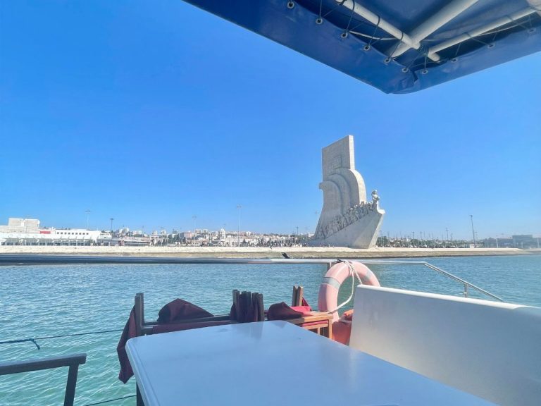 Good Morning Boat Tour - A morning stroll with a privileged view! Come take a morning stroll along the Tagus River and...