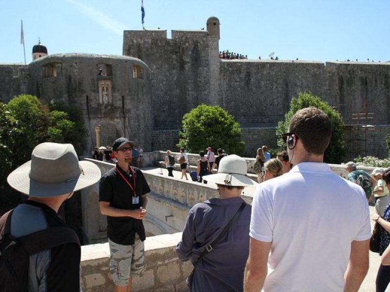 Mini Combo: Old town & Game of Thrones in 1,5 h - in Spanish - 1.5 h tour of the old town & major GOT filming locations.