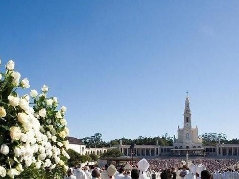 Fátima, Batalha, Nazaré and Óbidos Private Tour - In a private vehicle, visiting Fatima from Lisbon can be a challenge.