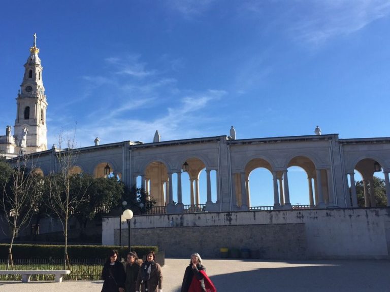 Fátima, Batalha, Nazaré and Óbidos Private Tour - In a private vehicle, visiting Fatima from Lisbon can be a challenge.