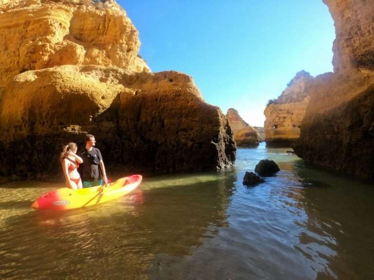 Benagil cave kayak rental - Rent our equipment at Benagil Beach and explore the coast your way. Visit the most beautiful Algarvian caves.
