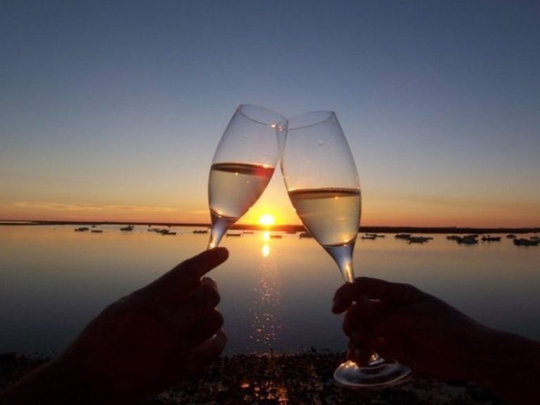 Sunset Boat Trip in Faro: As the sun gracefully descends towards the horizon, behold the extraordinary sunset over the enchanting Ria Formosa Natural Park. Watch in awe as the sky illuminates with vibrant hues, reflecting their brilliance on the calm waters surrounding our boat.