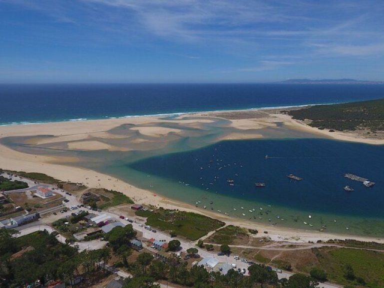 Sesimbra: Kayak on a Lagoon: Paddle on a Lagoon connect to the Atlantic ocean. Have a beach break on an empty beach.