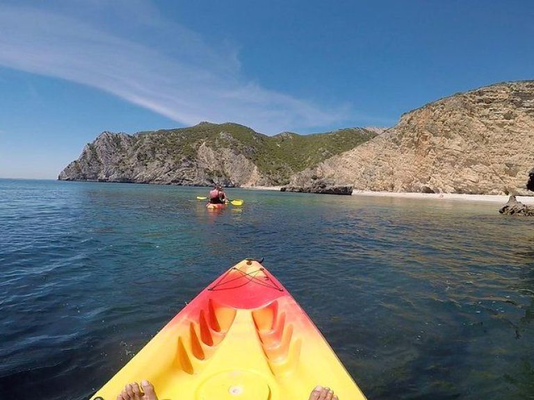 Kayak tour to Arrábida beaches: Escape the city and explore the natural beauty of Sesimbra on a kayaking adventure, with the convenience of roundtrip transportation from Lisbon's Time Out Market included! Our guided tour takes you to Ribeiro do Cavalo beach, one of the most secluded and picturesque beaches in the area, where you will enjoy a refreshing picnic lunch.