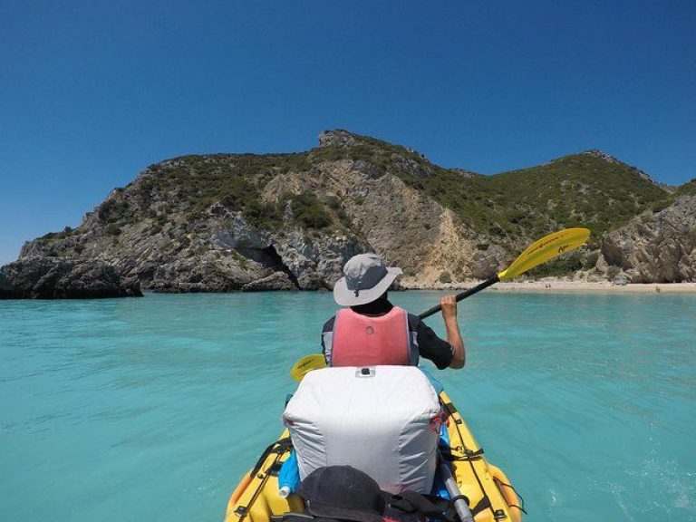 Kayak Tour along Sesimbra: Join our intimate group Kayak tour in the beautiful Arrábida Natural Park. Our maximum of five tandem kayaks per group makes it perfect for families or friends. All necessary equipment, including life vests, paddles, water-resistant bags, and comfortable kayak seats, is provided. We'll start the tour in the charming village of Sesimbra, where we'll brief you on paddling techniques and the itinerary.