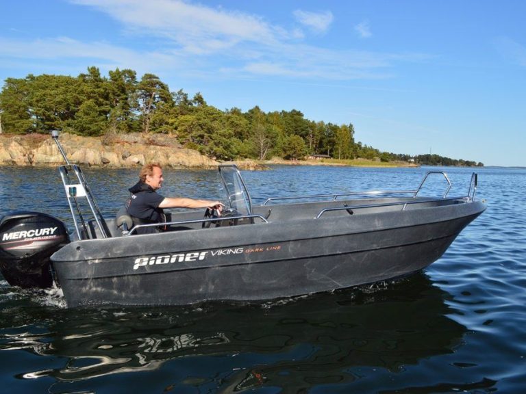 Rent a Boat - Pioner Viking: Rent a boat with or without skipper and enjoy Ria Formosa at your own pace and time. For your convenience, we can also provide a skipper to take you to the best places in the safest way.