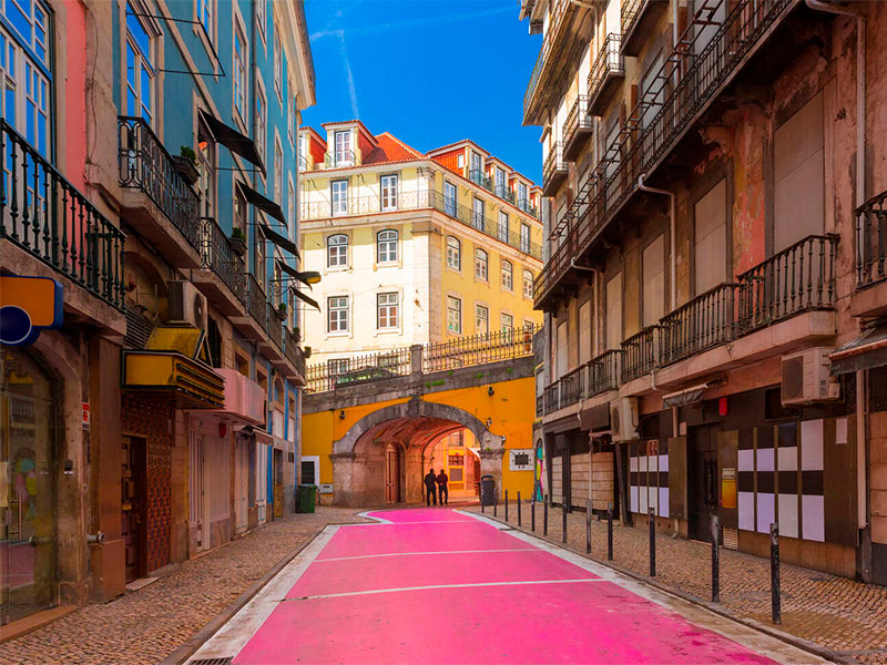 Lisbon Travel Guide: The district of Cais do Sodré offers a different yet equally exciting nightlife experience. Known for its musical diversity, this area has venues where you can dance to anything from electronic beats to Afro-Portuguese rhythms. The famed "Pink Street" is a must-visit, with its eclectic range of bars and clubs.