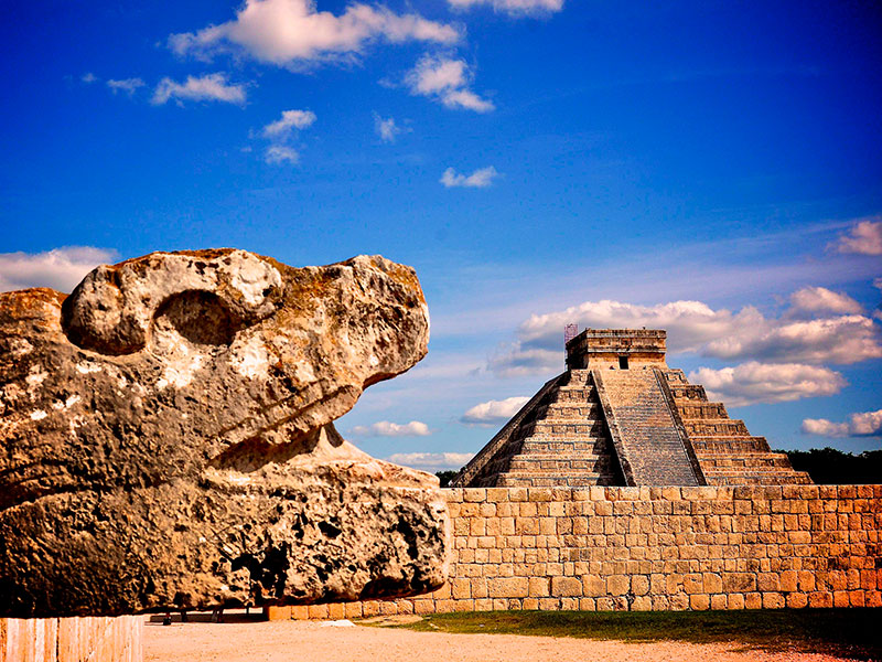 Yucatan Travel Guide: Chichén Itzá: One of the New Seven Wonders of the World, this archaeological site showcases the grandeur of Mayan civilization like no other. <yoastmark class=