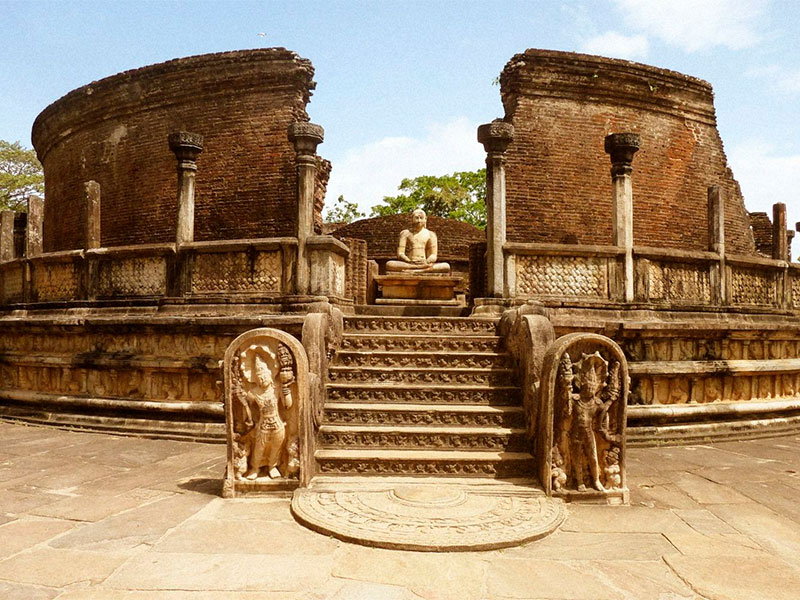 Polonnaruwa, a UNESCO World Heritage Site, is one of Sri Lanka's ancient capitals. Known for its well-preserved ruins dating back to the 12th century, the city offers a fascinating glimpse into the island's rich history. Highlights include intricate sculptures, imposing stupas, and remarkable palace complexes.