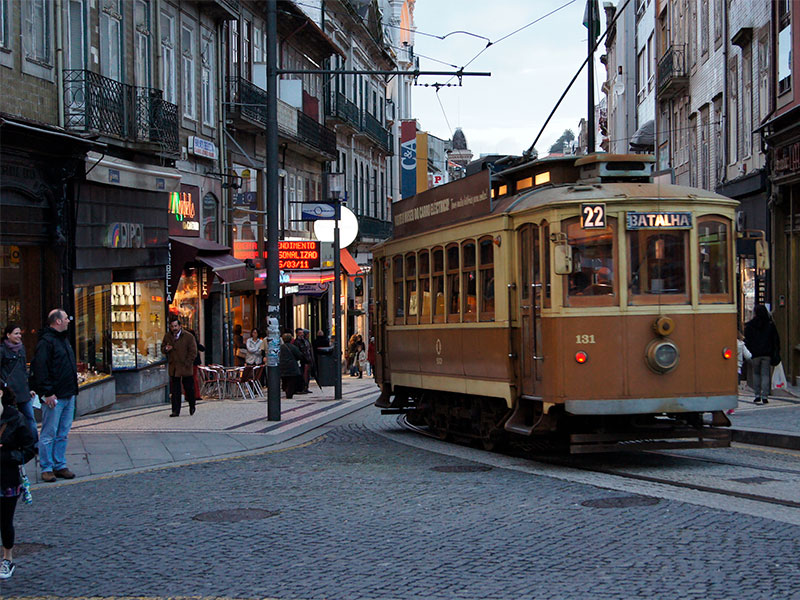 Porto Travel Guide: Rua de Santa Catarina: High Street ShoppingPorto's main shopping street is lined with both international brands and local boutiques.