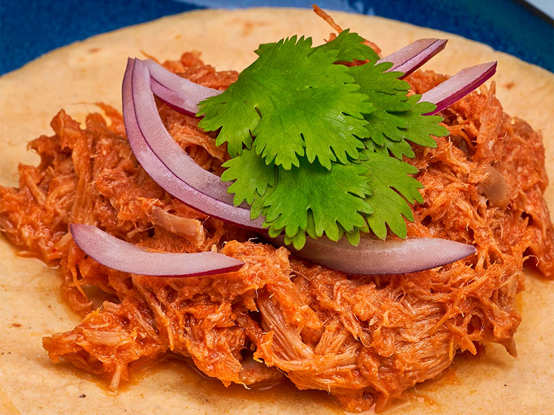 When it comes to local cuisine, the must-try foods in Quintana Roo include dishes like cochinita pibil, a slow-roasted pork delicacy, and panuchos, tortillas stuffed with beans and topped with turkey or chicken. For seafood lovers, ceviche and aguachile are absolute musts. So, where can you find these culinary delights? Local markets and food stalls in Cancun or Playa del Carmen offer an authentic dining experience.